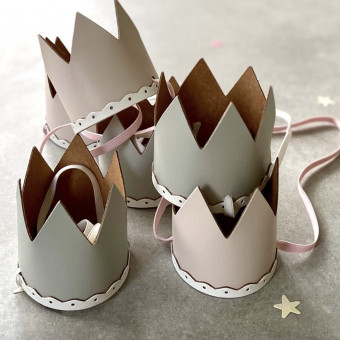 Eco-Friendly Reusable Christmas Crowns Made from Recycled Leather: Party Hats for a Sustainable Celebration!